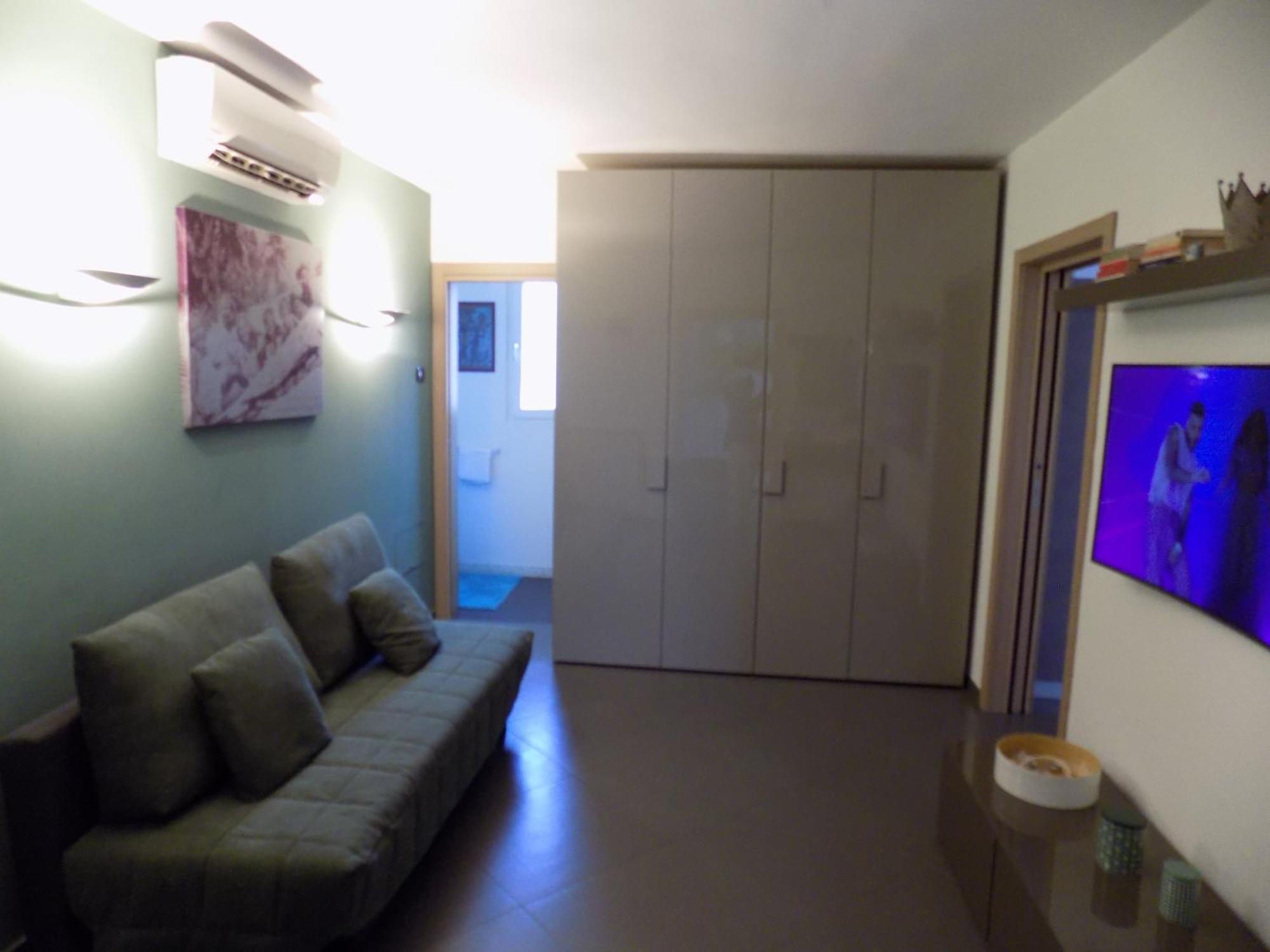 Appartement Attico Stazione - Montello 16 à Bari Extérieur photo